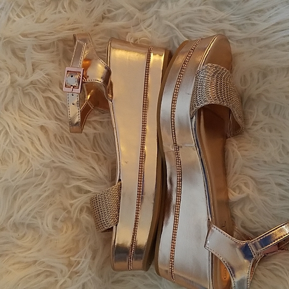 Sandals - Picture 2 of 5